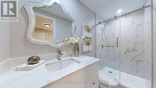 140 Belinda Sq, Toronto, ON - Indoor Photo Showing Bathroom