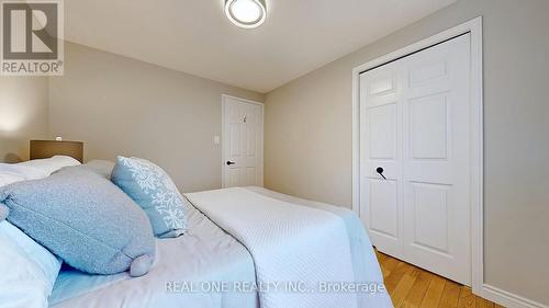 140 Belinda Sq, Toronto, ON - Indoor Photo Showing Bedroom
