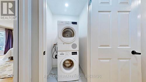 140 Belinda Sq, Toronto, ON - Indoor Photo Showing Laundry Room