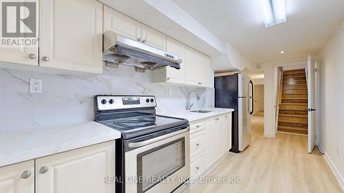 140 Belinda Sq, Toronto, ON - Indoor Photo Showing Kitchen