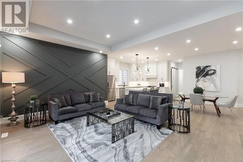 6378 Brash Drive S, London, ON - Indoor Photo Showing Living Room