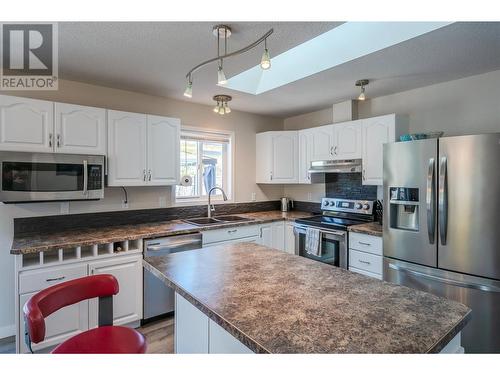 125 Roy Avenue, Penticton, BC - Indoor Photo Showing Kitchen