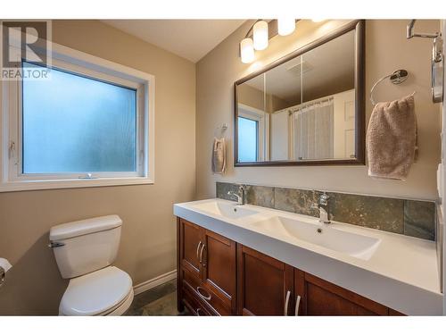 125 Roy Avenue, Penticton, BC - Indoor Photo Showing Bathroom