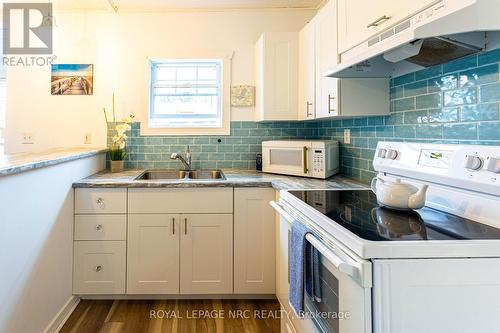 372 Oxford Ave, Fort Erie, ON - Indoor Photo Showing Kitchen With Double Sink