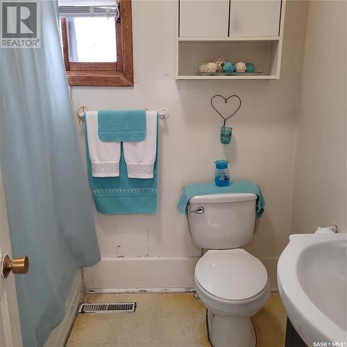 118 2 Avenue E, Allan, SK - Indoor Photo Showing Bathroom