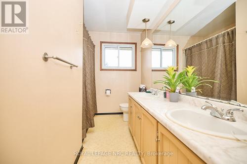 3860 Elm Street, Welland, ON - Indoor Photo Showing Bathroom