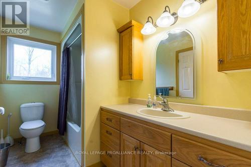 224 Taft Rd, Prince Edward County, ON - Indoor Photo Showing Bathroom