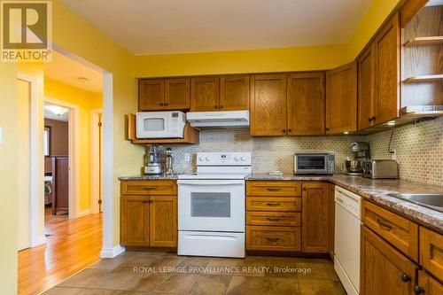 224 Taft Rd, Prince Edward County, ON - Indoor Photo Showing Kitchen