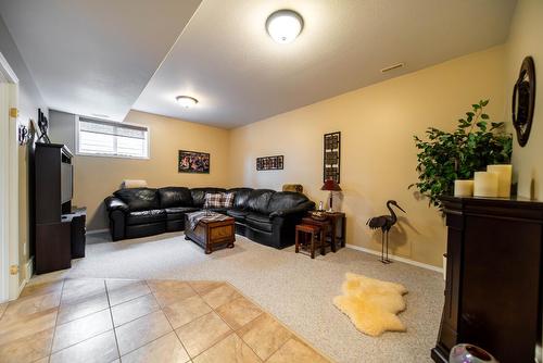 1570 Mt Fisher Crescent, Cranbrook, BC - Indoor Photo Showing Living Room