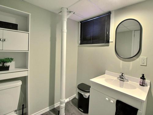Salle d'eau - 12 Rue Mongrain, Amos, QC - Indoor Photo Showing Bathroom