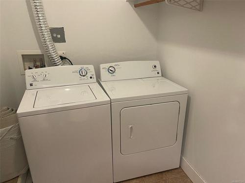 103-1244 4Th Ave, Ladysmith, BC - Indoor Photo Showing Laundry Room