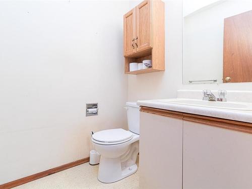 2079 Brethourpark Way, Sidney, BC - Indoor Photo Showing Bathroom