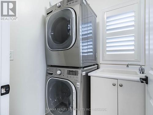 15 Rockman Cres, Brampton, ON - Indoor Photo Showing Laundry Room