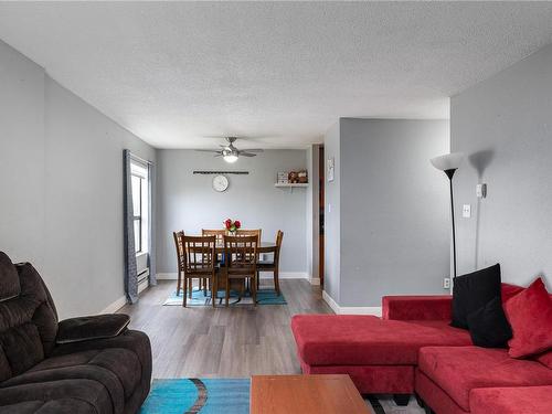 118-290 Regina Ave, Saanich, BC - Indoor Photo Showing Living Room