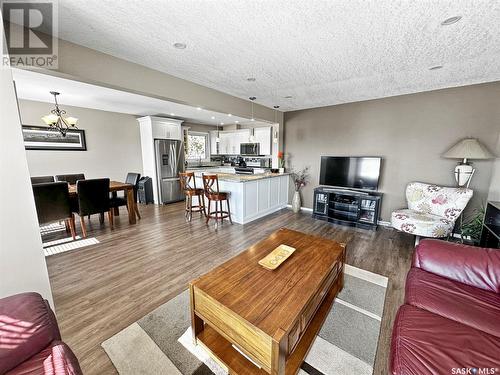 510 Bray Street E, Swift Current, SK - Indoor Photo Showing Living Room