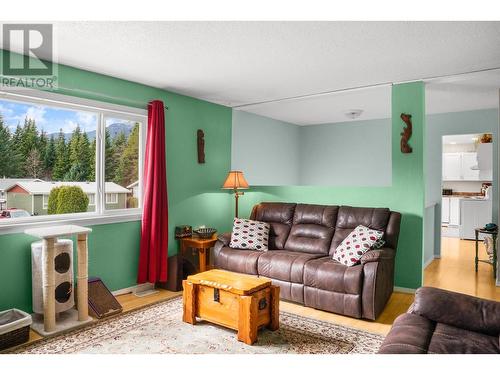 1124 Tweedsmuir Street, Kitimat, BC - Indoor Photo Showing Living Room