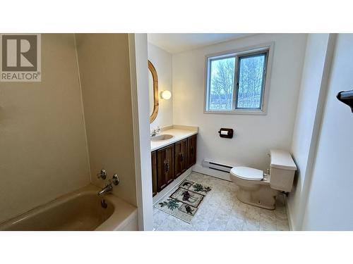 396 North Birch Avenue, 100 Mile House, BC - Indoor Photo Showing Bathroom