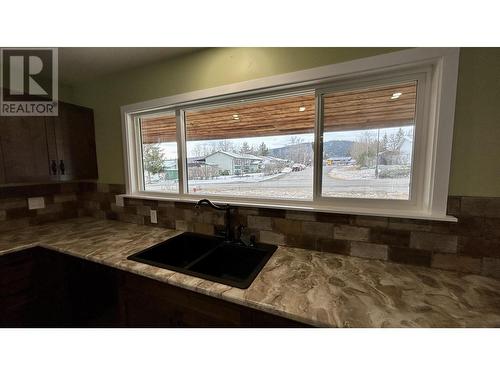 396 North Birch Avenue, 100 Mile House, BC - Indoor Photo Showing Kitchen With Double Sink