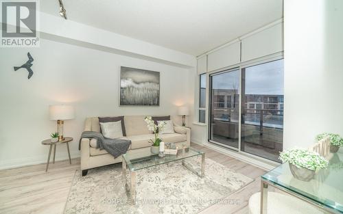 #303 -85 North Park Rd, Vaughan, ON - Indoor Photo Showing Living Room