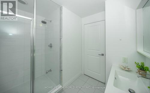 #303 -85 North Park Rd, Vaughan, ON - Indoor Photo Showing Bathroom
