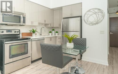 #303 -85 North Park Rd, Vaughan, ON - Indoor Photo Showing Kitchen