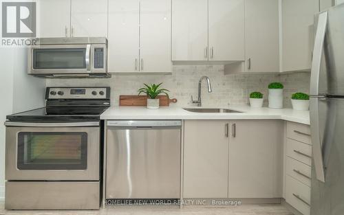 #303 -85 North Park Rd, Vaughan, ON - Indoor Photo Showing Kitchen With Upgraded Kitchen
