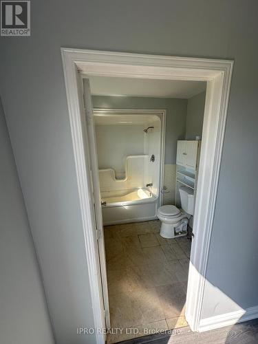 325 King Street, King, ON - Indoor Photo Showing Bathroom