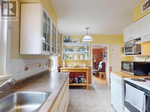 6912 Gerrard Street, Powell River, BC - Indoor Photo Showing Kitchen