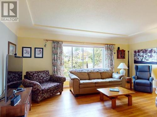 6912 Gerrard Street, Powell River, BC - Indoor Photo Showing Living Room