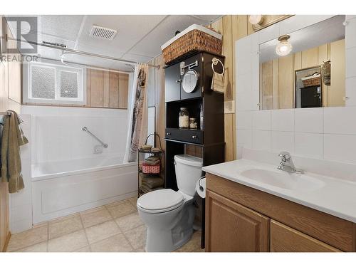 3641 Weston Road, Kelowna, BC - Indoor Photo Showing Bathroom