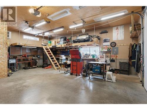 3641 Weston Road, Kelowna, BC - Indoor Photo Showing Garage