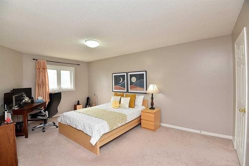 102 Huntingwood Avenue, Hamilton, ON - Indoor Photo Showing Bedroom