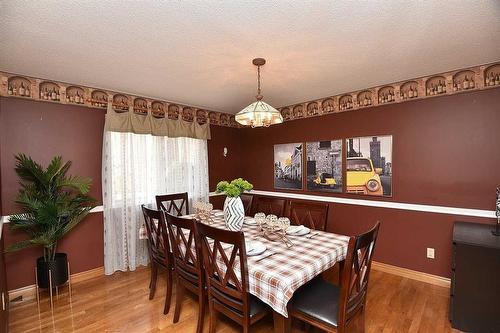 102 Huntingwood Avenue, Hamilton, ON - Indoor Photo Showing Dining Room