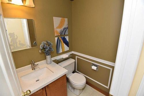 102 Huntingwood Avenue, Hamilton, ON - Indoor Photo Showing Bathroom