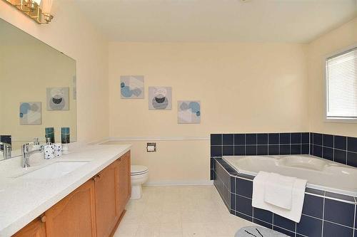 102 Huntingwood Avenue, Hamilton, ON - Indoor Photo Showing Bathroom