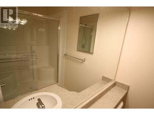 1128 Sunset Drive Unit# 1106, Kelowna, BC - Indoor Photo Showing Bathroom