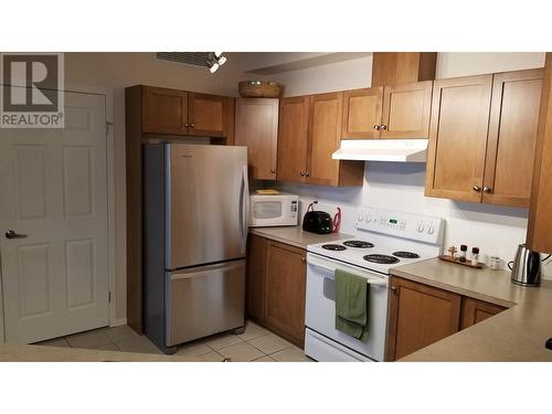 1128 Sunset Drive Unit# 1106, Kelowna, BC - Indoor Photo Showing Kitchen