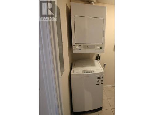 1128 Sunset Drive Unit# 1106, Kelowna, BC - Indoor Photo Showing Laundry Room