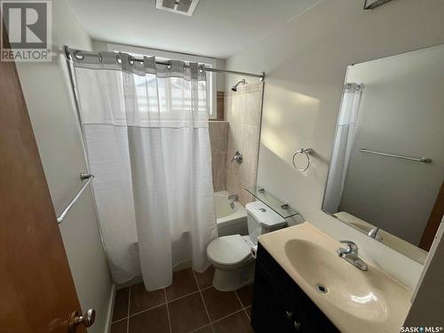 41 Lindsay Drive, Saskatoon, SK - Indoor Photo Showing Bathroom