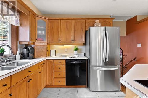 36 Everett Crescent, Regina, SK - Indoor Photo Showing Kitchen With Double Sink