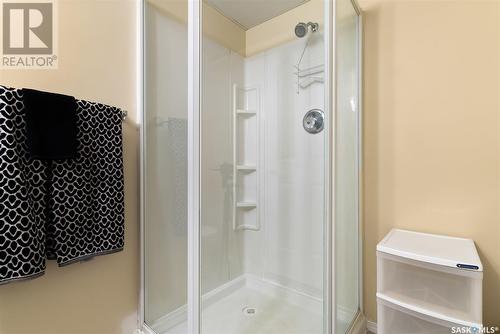 36 Everett Crescent, Regina, SK - Indoor Photo Showing Bathroom