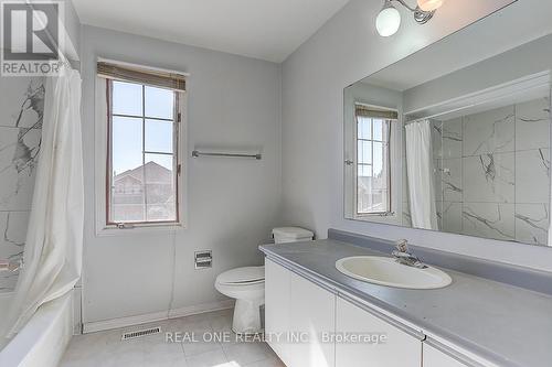 26 Silverbirch Pl, Whitby, ON - Indoor Photo Showing Bathroom