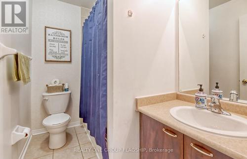 52 Gowland Drive, Hamilton, ON - Indoor Photo Showing Bathroom