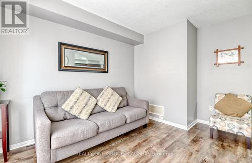 52 Gowland Drive, Hamilton, ON - Indoor Photo Showing Living Room