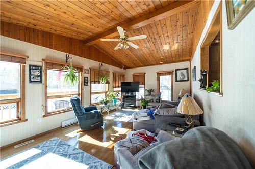 19 Catalina Lane, Silver Harbour, MB - Indoor Photo Showing Living Room