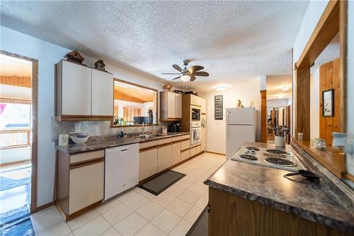 19 Catalina Lane, Silver Harbour, MB - Indoor Photo Showing Kitchen