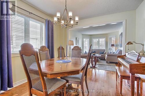 9 Silverstone Cres, Georgina, ON - Indoor Photo Showing Dining Room
