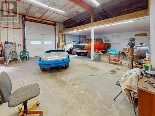 2060 Black Point Road, Powell River, BC - Indoor Photo Showing Garage