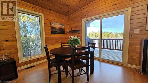 73 Larsen Cove Road, Northern Bruce Peninsula, ON - Indoor Photo Showing Dining Room