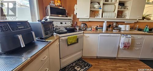 312 Brownlee Street, Herbert, SK - Indoor Photo Showing Kitchen